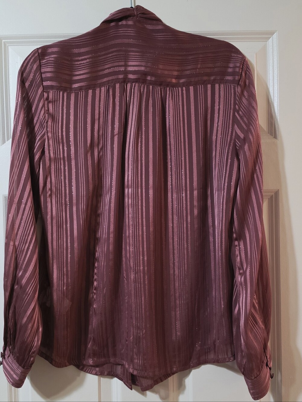 Express Metallic Striped Tie-Neck Blouse in Dusty Rose Size M - Picture 2 of 4
